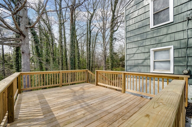 Building Photo - 717 Forest Dr