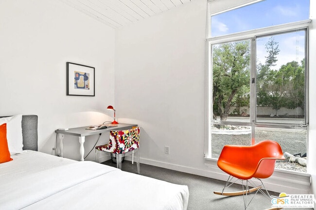 Building Photo - 400 E Glen Cir S