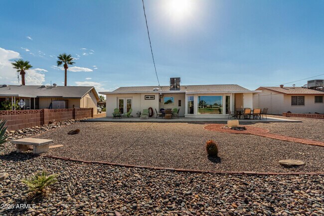 Building Photo - 10824 W Crosby Dr