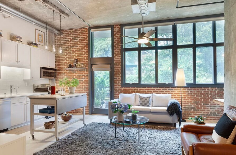 Building Photo - 640 Glen Iris Dr NE