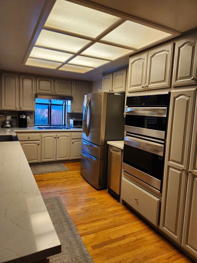 Building Photo - Beautiful FULLY FURNISHED Single Level 4/2 Home in South West Reno