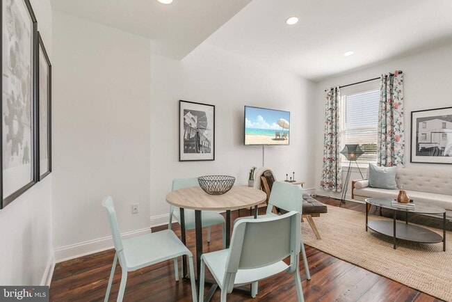 Building Photo - 1758 Park Ave