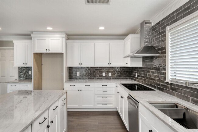 Building Photo - 2801 Adelen Ln