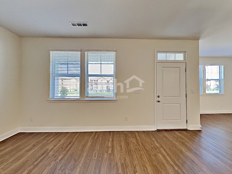 Building Photo - 5113 Jack Byrnes Dr