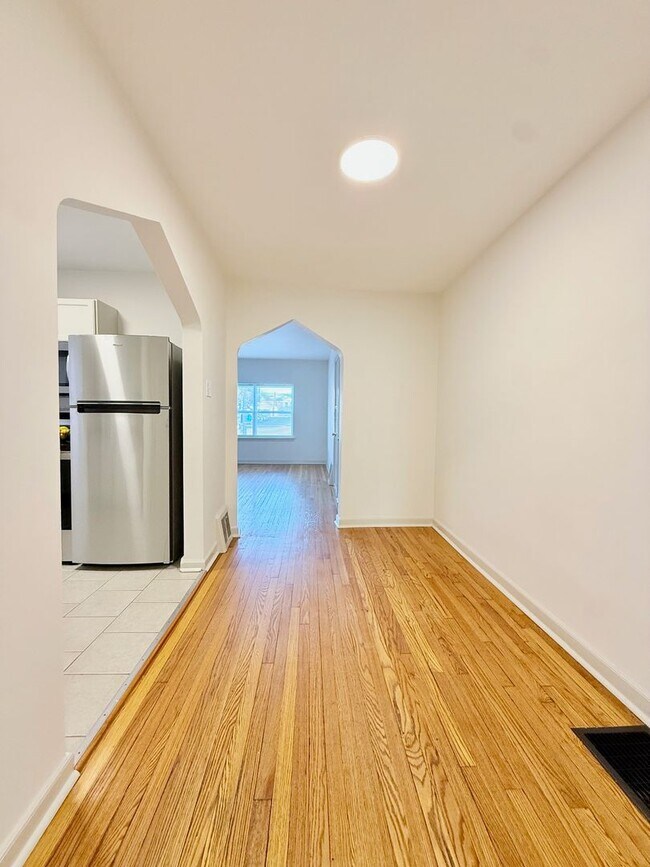 Building Photo - 5524 Chippewa St