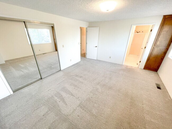Building Photo - 3 Bedroom, 2 bath Spacious home in Moyina ...