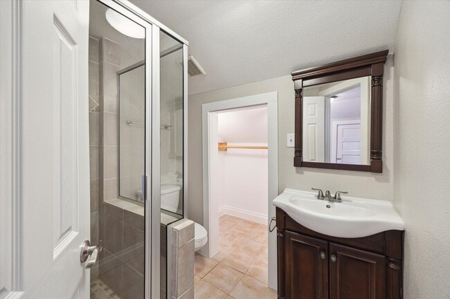 Building Photo - 409 Pecore St