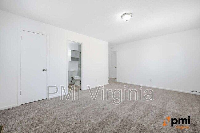 Building Photo - 1143 Clear Springs Rd