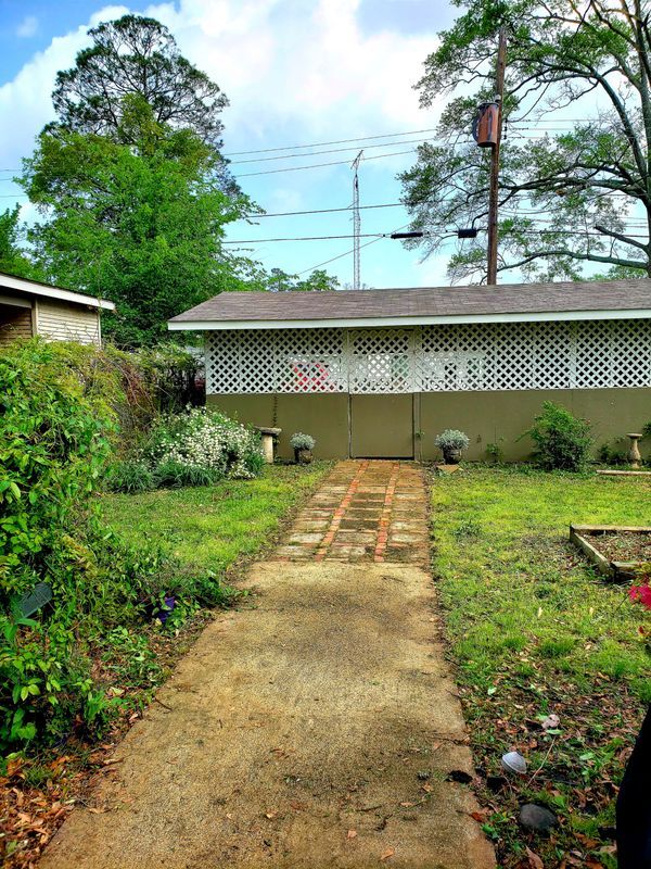 Building Photo - 630 E 6th St