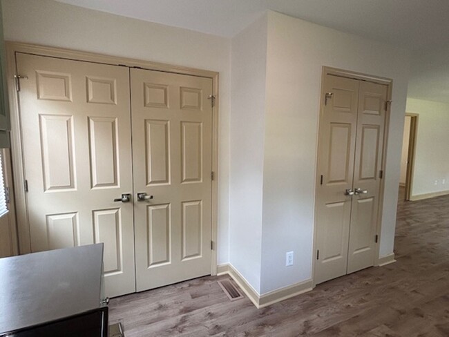 Building Photo - 1302