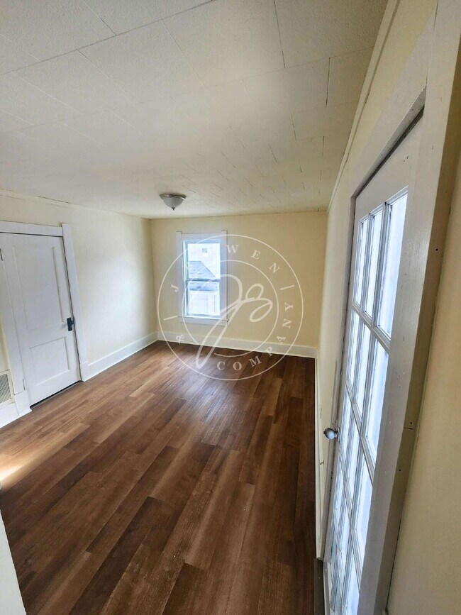 Building Photo - 1400 sq ft. 3 bed home in South Toledo! Many updates throughout