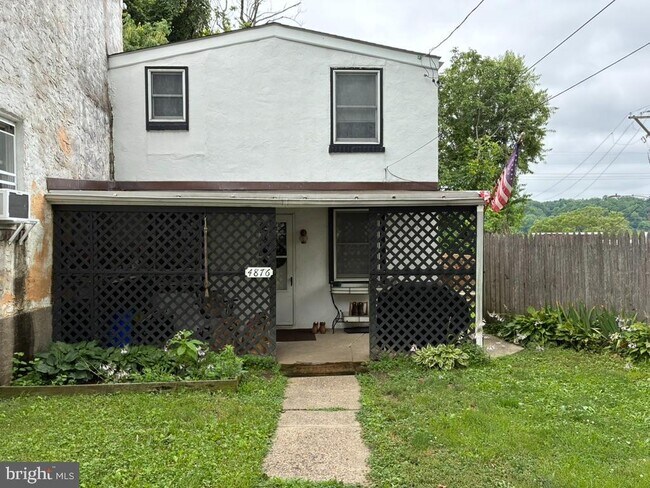 Building Photo - 4876 Ogle St