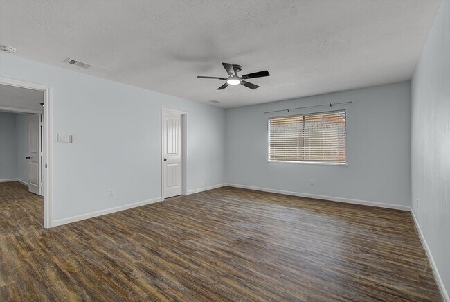 Building Photo - 5702 Golden Grove Ln