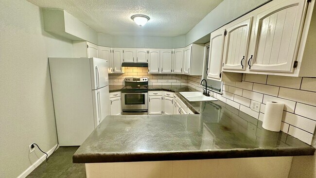 Building Photo - 11020 E Belaire
