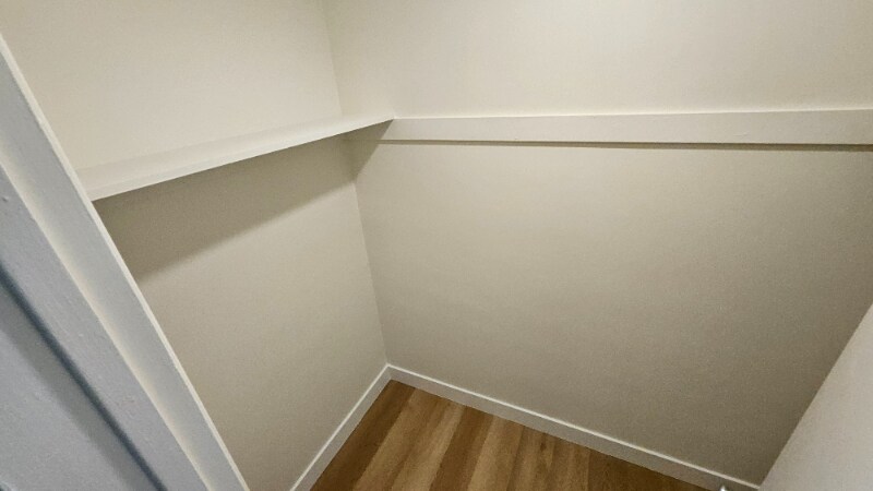 Building Photo - 638 N W Knoll Dr