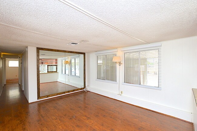 Building Photo - Scottsdale Mobile Estates!