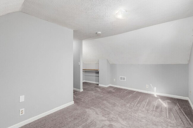 Building Photo - 78/80 Meek