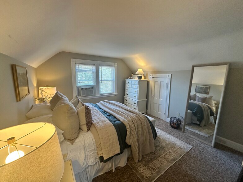 Building Photo - 25 Elm St