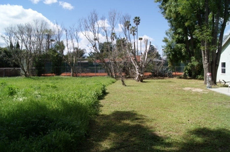 Building Photo - 23250 Burbank Blvd