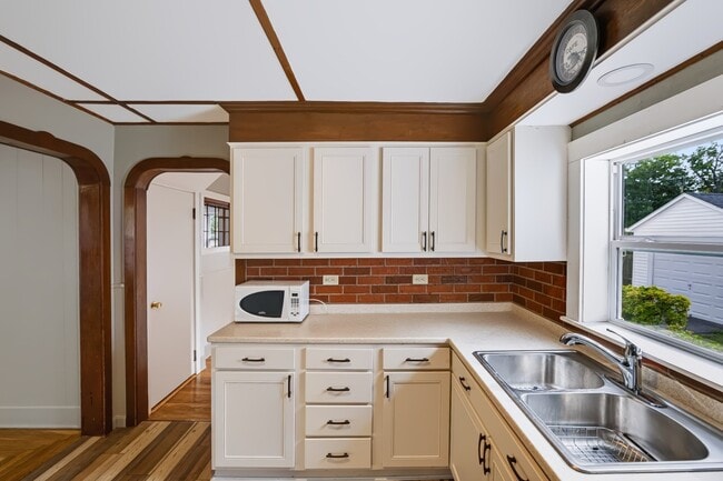 Building Photo - 22 Ruggles St
