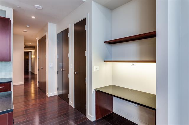 Building Photo - 2600 W 7th St