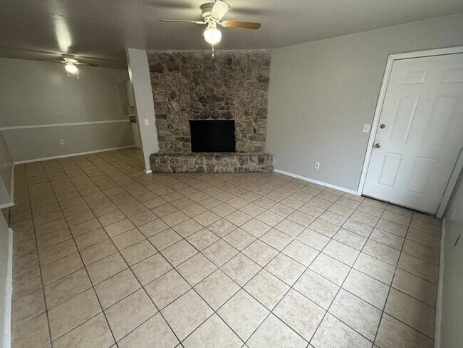 Building Photo - 2 Bedroom, 1.5 Bathroom 1st Floor Condo wi...