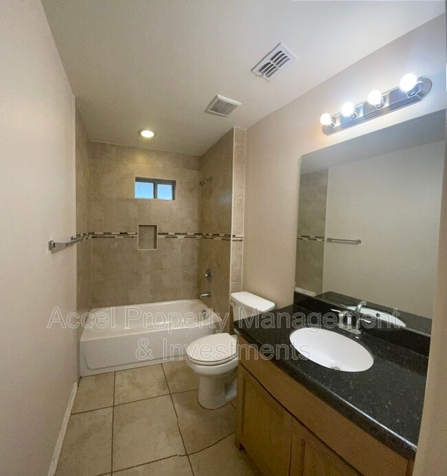 Building Photo - 415 W Pirul St