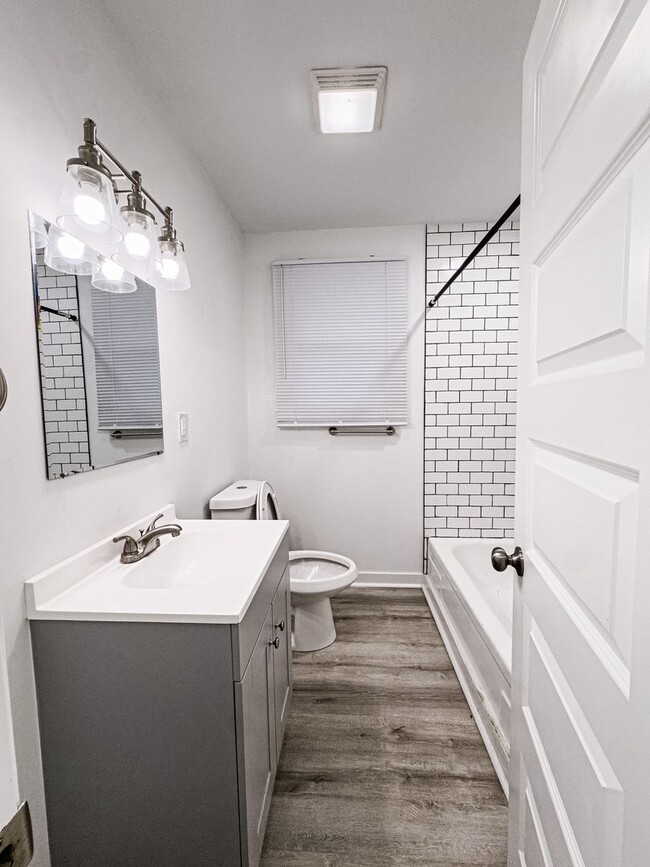 Building Photo - Renovated 3 Bedroom Home in Springfield, TN!