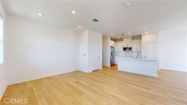 Building Photo - 8421 Gabrielino Ct