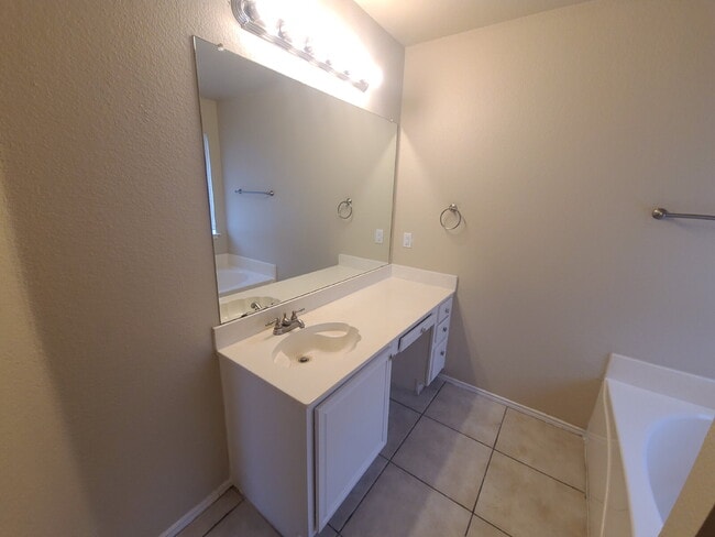 Building Photo - $2050  Large, single story Lancaster House