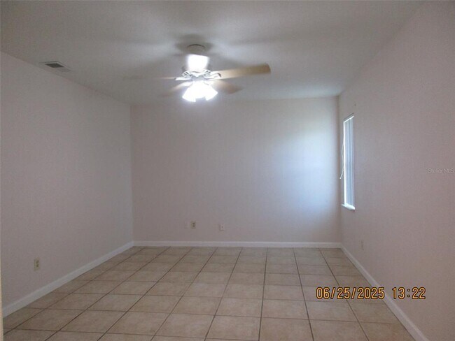 Building Photo - 154 Tulip Way