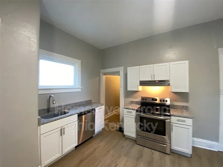 Building Photo - 329 E 16th St