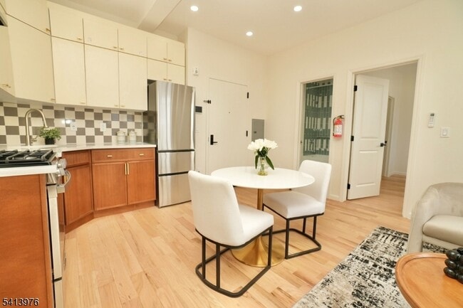 Building Photo - 15 Palisade Ave