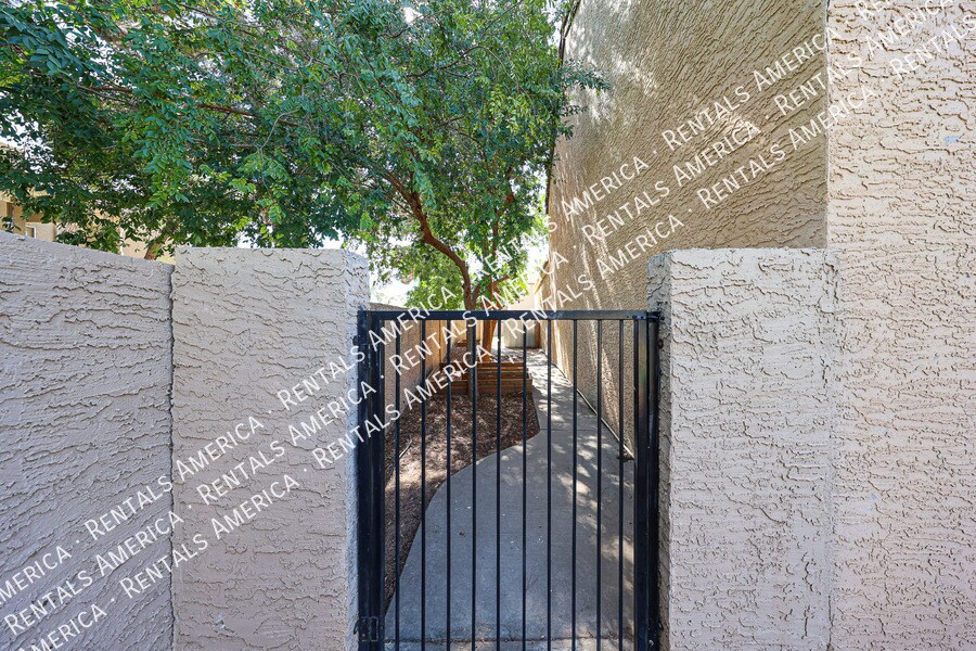 Building Photo - 5965 W Oakland St