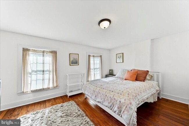 Building Photo - 131 E Union St