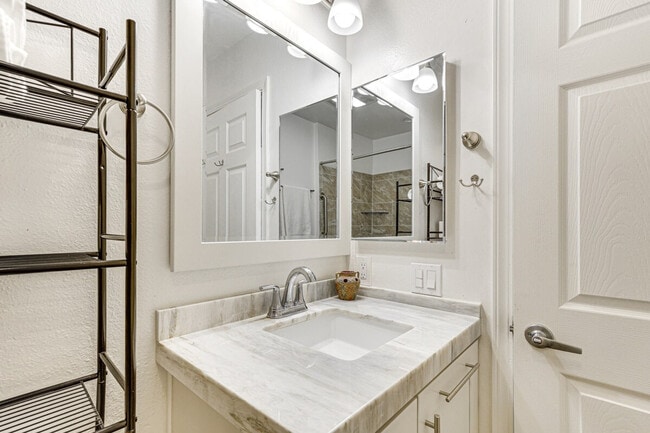 Building Photo - 265 Loma Alta Dr