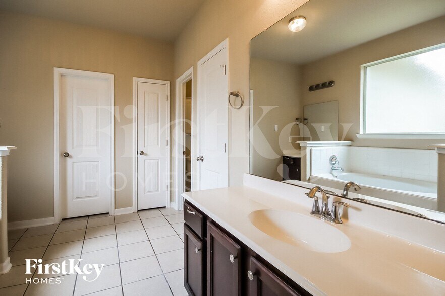 Building Photo - 15726 W Chamfer Way