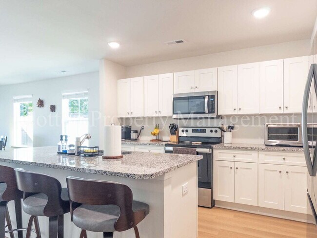 Building Photo - 3083 Day Dream Ln