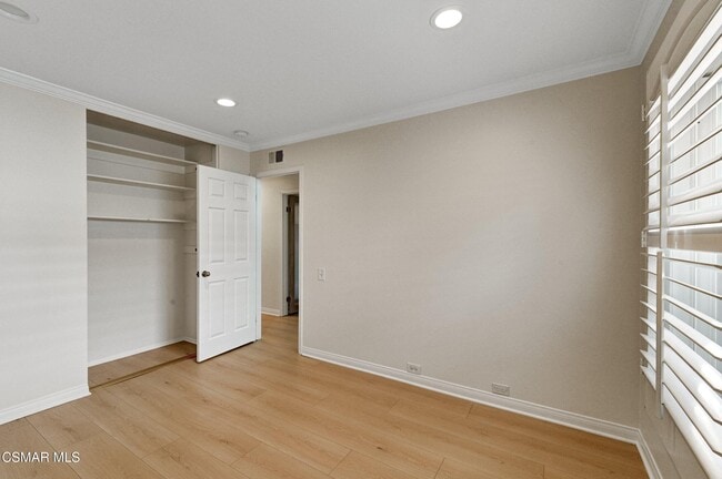 Building Photo - 2923 E Sierra Dr