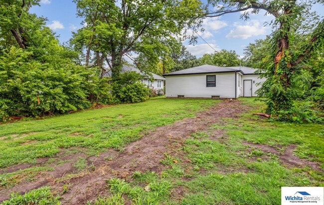 Building Photo - 2 bedroom 2 bath home