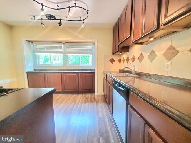 Building Photo - 4517 Mayfield Dr