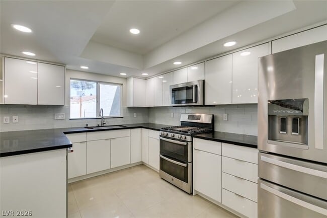 Building Photo - 5046 Schumann Dr