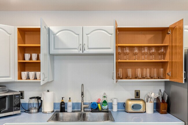 Building Photo - 5924 18th Ave SW