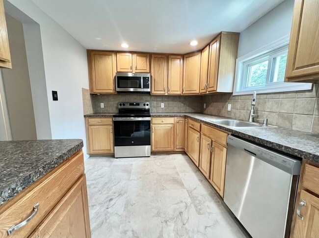 Building Photo - 222 Milligan St