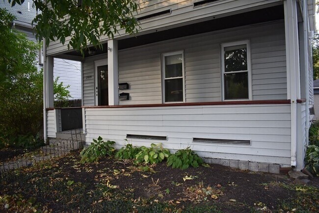 Building Photo - 2579 Massachusetts Ave