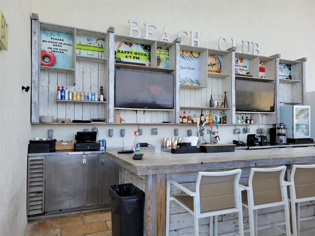 Building Photo - 1830 S Ocean Dr