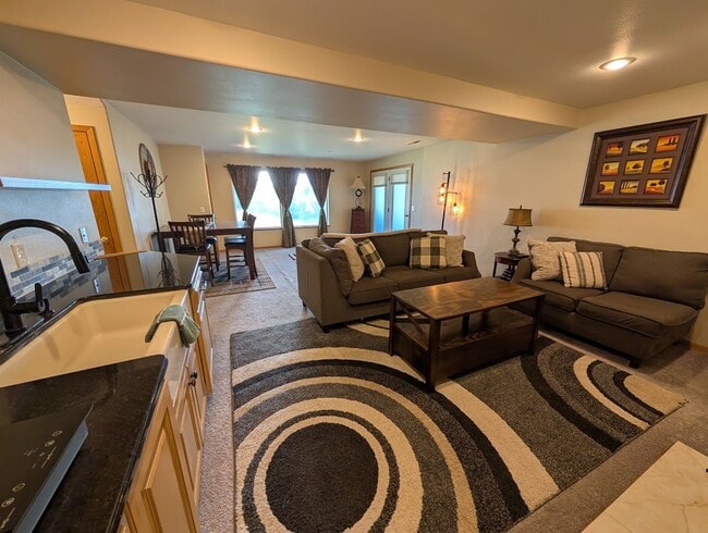 Building Photo - Gorgeous large Clarkston Heights duplex