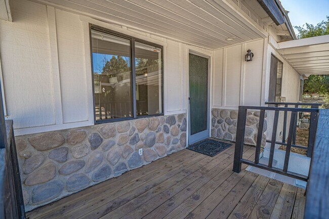 Building Photo - COMING SOON! 2 Bedroom Single Story in San...