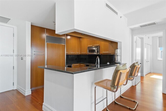 Building Photo - 901 Brickell Key Blvd