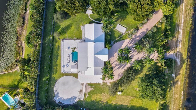 Building Photo - 16343 Sims Rd